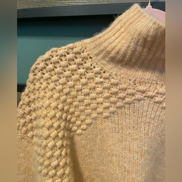 🔸 Free People light orange/tan textured cropped sweater, 18.5” long - Picture 2 of 3